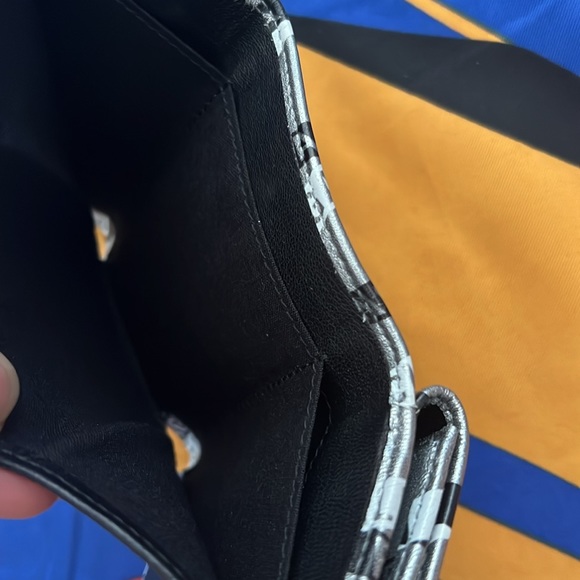 Authentic Preloved BALENCIAGA LOGO MINI TRIFOLD WALLET LEATHER MADE IN ITALY - Picture 10 of 12